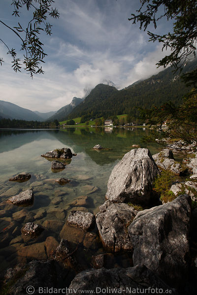 Hintersee Steine in Wasserlandschaft Naturbild Alpenseeufer