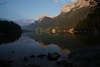 913469_Hintersee Berge Landschaft Natufoto in ersten Sonnenstrahlen, Morgendämmerung am Alpensee