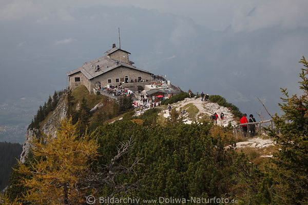 Berggaststätte Kehlsteinhaus in Obersalzberg Alpen Wolkenhöhe auf Felsen über Berchtesgaden