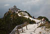 915522_Kehlsteinhaus Gipfelpfad Panorama Berggaststätte Weg mit Touristen Wolken im Ta