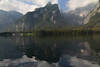 Königssee Berge Gipfelfelsen Spiegelung in Wasserlandschaft Nationalpark Berchtesgaden Alpensee