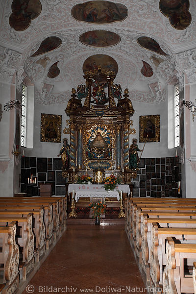 Altar und Innenraum der Maria Gern Kirche Gotteshaus Innenarchitektur