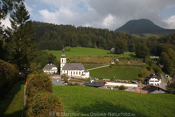Ramsau Häuser um Dorfkirche Friedhof Grünwiese Waldblick Naturpanorama