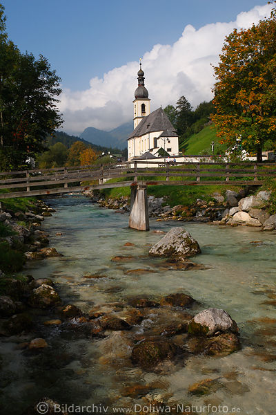Ramsau Kirche Brücke über Ache Flußwasser 