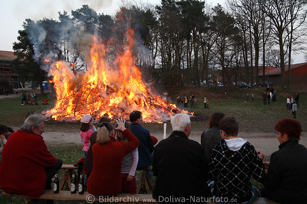 Osterfeuer Bild am Osternsamstag Dorffest