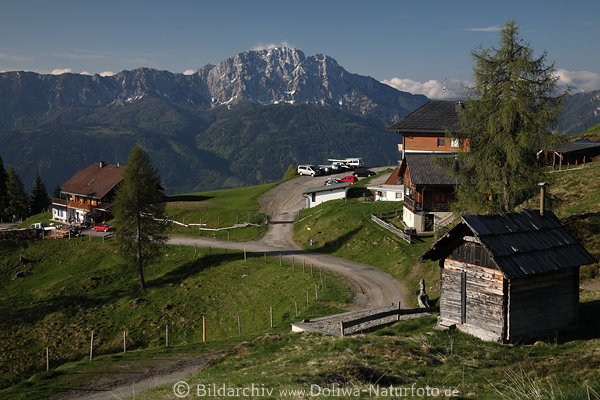 EmbergerAlm Gasthöfe Häuser in Alpen Bergpanorama
