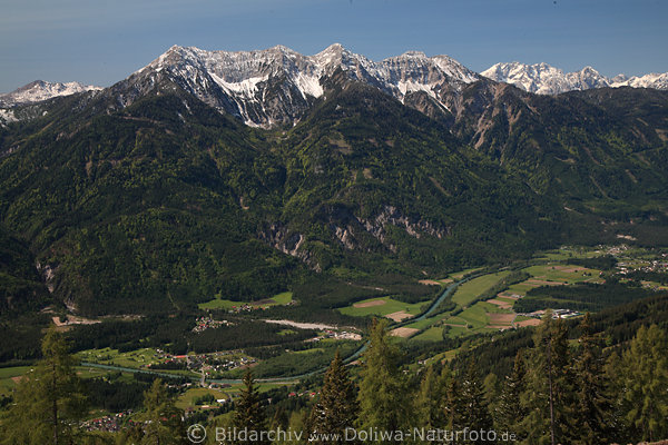Oberdrautal Landschaft Flugbild unter Gipfel Bergpanorama Gailtaler Alpen Fernblick auf Karnische Alpen