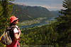 Weissensee Wanderin Panoramablick Frau grüne Natur Alpen Aussichtspunkt Berglandschaft Fotos