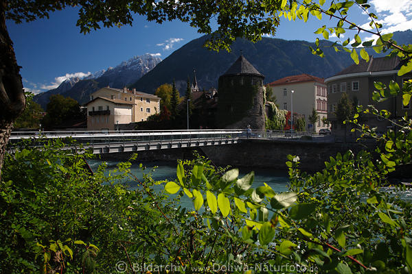 Iselturm am Iselufer grüne Natur an Altstadt-Brücke Lienzer Dolomitenblick Osttirol