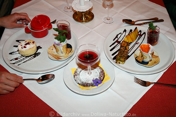 Dessert Köstlichkeiten vom Sternekoch auf Tisch Gasthaus Großvenediger
