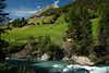 Bergbach Flusswasser Isel grüne Bergwiesen Alpenlandschaft Prägraten