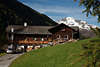 005854_Osttirol Bauernhofhaus Dorfidylle mit Bergblick in Alpen Südsonne bei Sankt Jakob in Defereggen