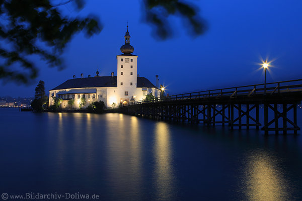 Schloss Orth Seebrücke in Traunsee Wasser Nachtromantik