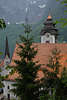 105854_Hallstatter Kirchen Türme Fotos thronend über Hallstätter See Wasser Terassenhäuser und Hausdächer am Berghang