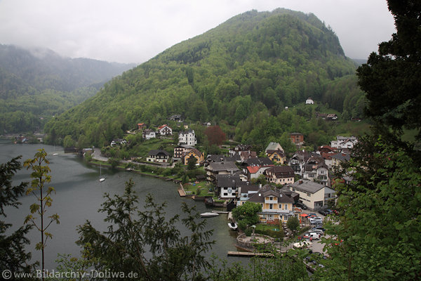 Traunkirchen Berge Dorf am Traunsee Naturidylle Bild Wandern Seeblick über Stadtdächer