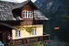 Berghaus am Alpenfjord Foto Hallstatt Seeblick Wasserboot Ausflug auf Bergsee