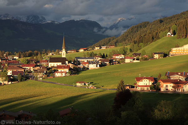 Ellmau Romantik in Alpenlandschaft Abendlicht Stimmung grüne Au Sonneschein Berge