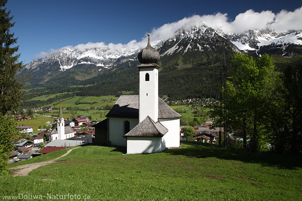 Kalvarienhöhe Marienkapelle Dorf Ellmau Kirche Tal Bergpanorama mit Schnee