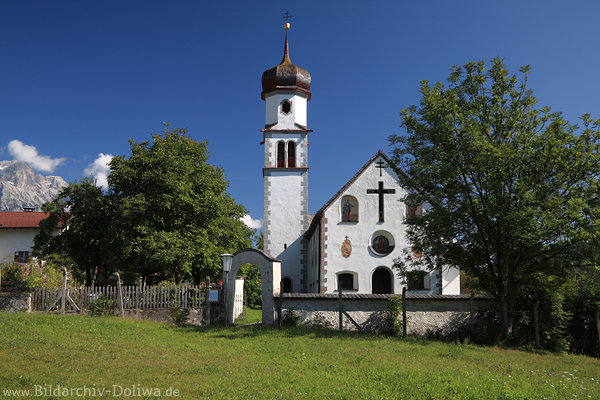 Georgskirche Obermieming Dorfkirchl mit Gipfelblick Alpen