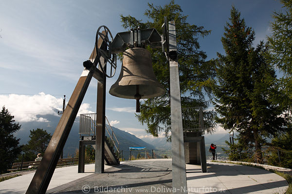 Friedensglocke des Alpenraumes in Mösern über Inntal