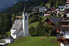 Möserer Kirche Dorfwiese Pferde Foto hübscher Bergdorf mit Pensionen im Tiroler Oberland