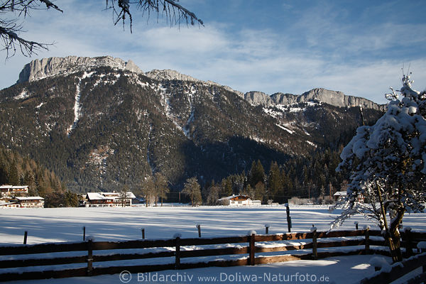 Steinplatte Berg in Winterbild aus Waidring in Pillerseetal Tirol Landschaft 
