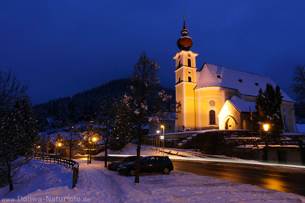 Waidring Kirchl Weihnachtszeit romantisches Winterbild Pillerseetal in Tirol
