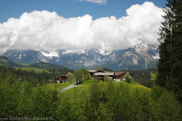 Erbalm Alpenidylle Bauernhäuser in Bergpanorama Wilder Kaiser