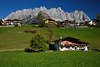 Going Wilder Kaiser Bergpanorama Bilder, Bauernhöfe Gästehäuser Tirols grüne Idylle mit Bergblick