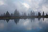 Unheimliche Stimmung am  Foto in Tirol, Berg & Bäume in Wolken am Seeufer Spiegelung