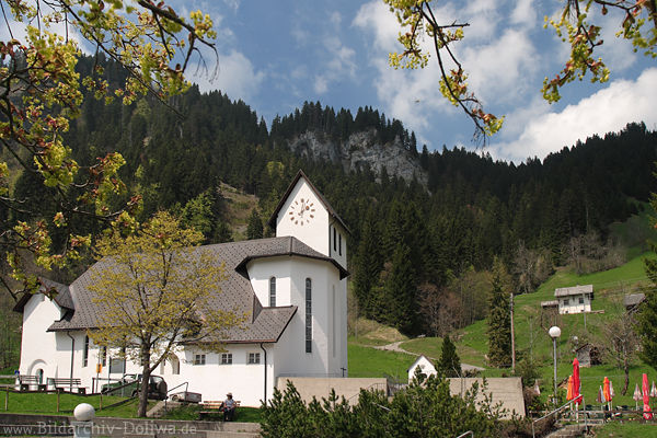 Ebnit Kirche unterm Berg Dornbirner Voralpen Naturidylle Frühjahrsbild