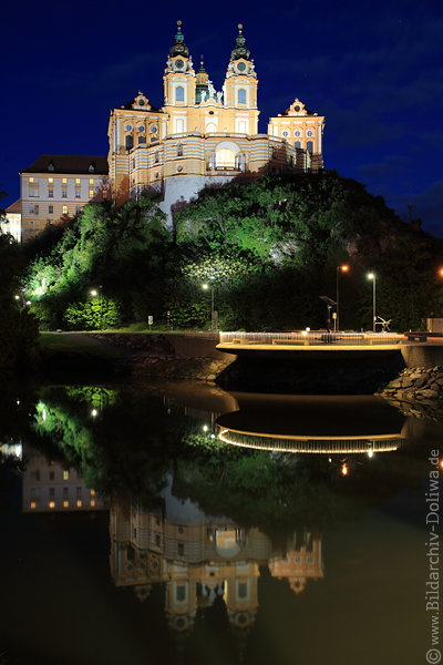 Stift Melk Bilder Romantik Nachtfotos Burg Festung Skyline Fotokunst Spiegelung in Donau-Wasser