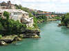 Bd0084_ Mostar Häuser & Brücke Foto über Neretva grünes Wasser