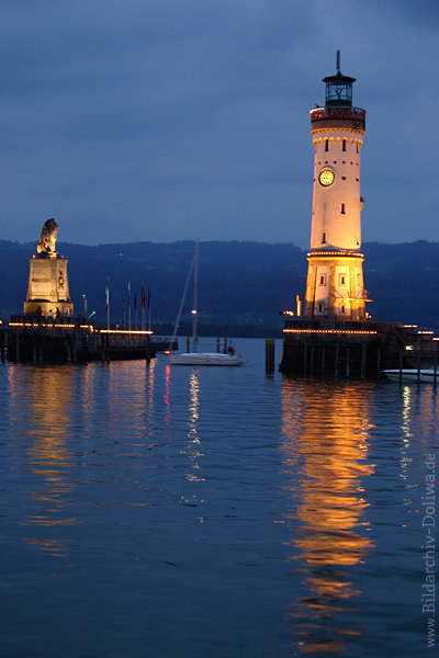 Lindau Hafentor Leuchtturm Nachtbilder + Bayerischer Lwe in Bodensee Wasser Abendspiegelung