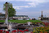 601107_Konstanz Port Promenade am Bodensee Fontnen Denkmler Grnflche bunte Blumen