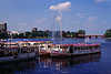 Alsterschiffe Hafen am Jungfernstieg Foto vor Springbrunnen Wasser Hamburg Fontne