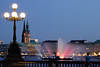 605109_ Hamburg Wasserlichtspiele & Citypanorama in WM-2006 Zeit - Bild mit Laterne an Brcke & Rathaus in Innenstadt