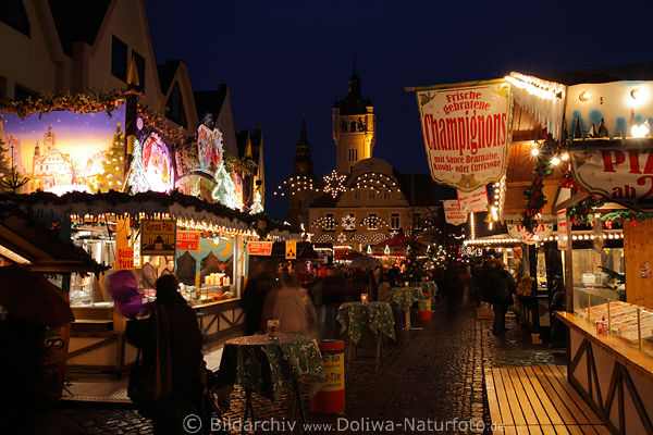 Verdener Advent Weihnachtsmarkt am Rathaus und Johanniskirche in der Groe Strasse Abendstimmung