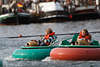 805919_ Mdchen Paar in Schlauchbooten auf Wasserfahrt, Riesenspass fr Kinder beim Kieler Woche Hafenfest