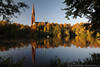 Hamburg Herbst am Kuhmühlteich Alsterwasser um Kirche Sankt Gertrud Herbstfarben Fotos