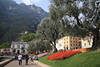 Riva Promenade Bergkulisse Foto Gardasee Olivenbume Spazierweg Urlaubsidylle Bild