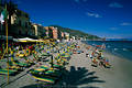 Strand Alassio Liegesthle in Sonne des Sdens Mittelmeerkste Italien