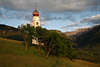 1101115_ Sankt Valentiner Kirche in Bumen auf Almwiese in Sdtirol Landschaftsfoto unter Schlern