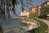 Porto Brenzone Uferweg Gardasee Promenade Foto Bucht am Wasser Naturidyll Reise Bild