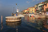 Castelletto Hafen Mole Foto Gardasee Wasser Ufer romantischer Ferienort bunte Häuser
