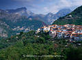 Altagnana Fotos Bilder malerische Stadt bei Massa in Apuanischen Alpen Reise in BergPanorama