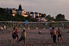 705426_ Gromllen (Mielno) Beachvolleyball Foto auf Strand, Urlauber Ballspiele auf Urlaubsort Ostseestrand