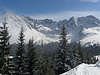 Bd0926_Wanderparadies Hohe Tatra Berge Winterlandschaft Gipfel in Schnee Naturbild ber Bume im Tal