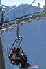 Skilift Sessellift Radkette Rderaufhngung Foto mit Skifahrer Skier vor Bergspitzen am Kasprowy