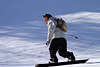 40869_Snowbord Junge auf Brett Schneepiste Tempo Bewegung, Schnellfahrt auf Gubalwka Loipe